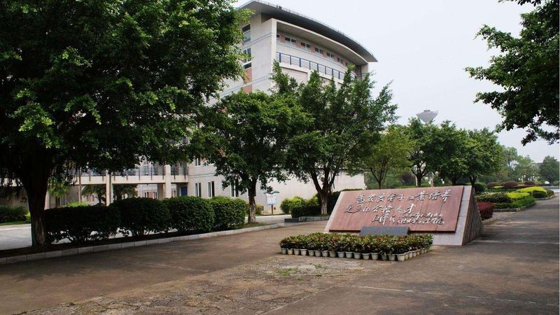 广州电子元器件代工批发：揭秘供应链的枢纽角色